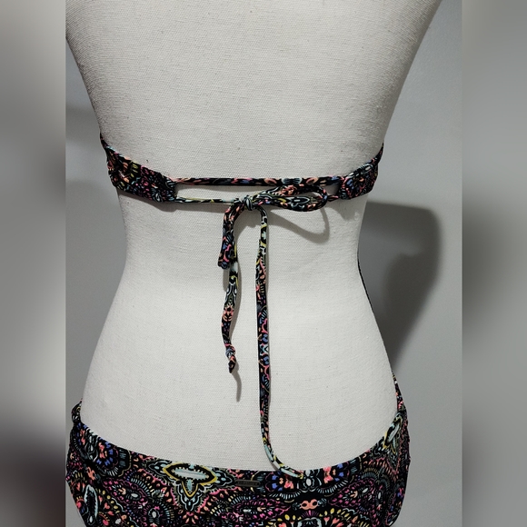 Bikini - Picture 6 of 11